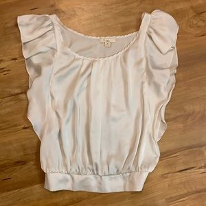 Off-white/creme colored top